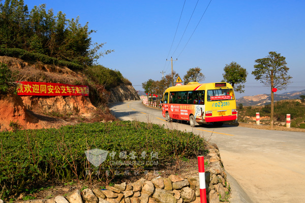金旅客车，联通乡村爱情路