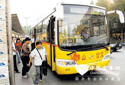 佛山公交车：流动的文明风景线