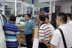 珠海市副市长王庆利检查银隆展位并给予充分肯定