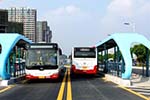 江苏：重点公交线路配乘管员跟车保安全