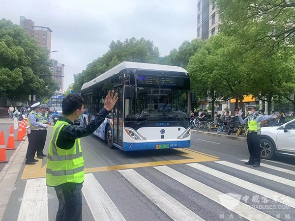 公交驾驶员 驾车行驶  安全行车 行车措施