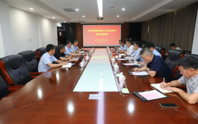 上海浦东新区公共交通有限公司党委副书记、总经理陈林一行走进郑州公交