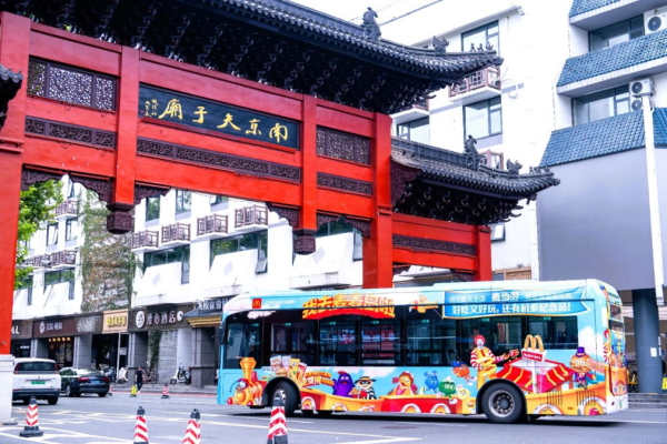 登上麦麦岛！江苏首辆“麦麦巴士”闪现街头！