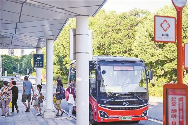 厦门公交:公交开进医院 也开进了民心 厦门公交:公交开进医院 也开进了民心