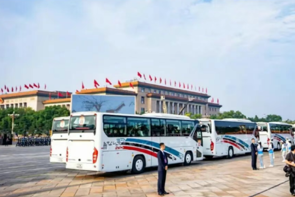 民族荣耀！超千辆宇通高标准服务“九三”！