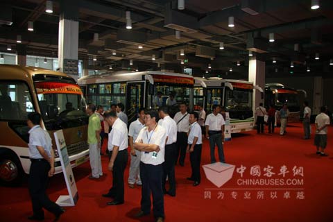 申龙“平安中国行”巡展现场