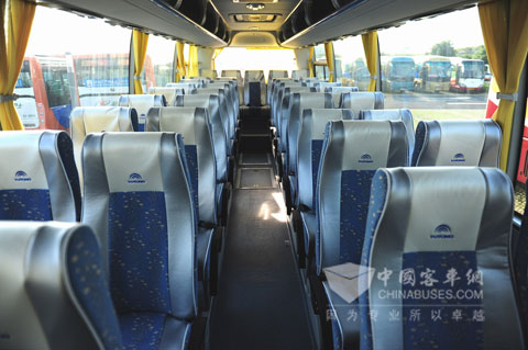 宇通客车造型合理，乘坐舒适的座椅