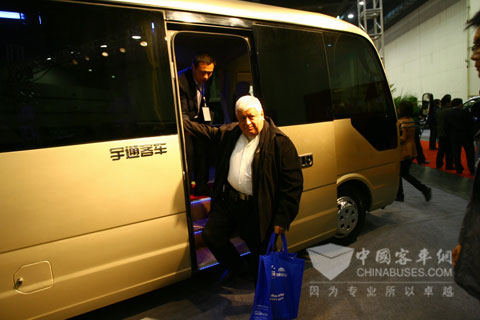 外国客人对ZK6708也产生了浓厚的兴趣