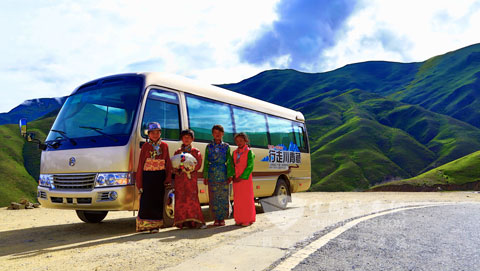 川青藏线通车60年 金旅客车重走“生命线”