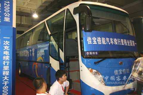 声称一次充电续航达1200公里的某纯电动客车