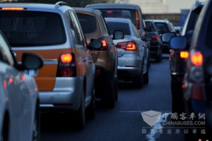 尾号限行再起波澜,定制公交破解难题