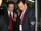 深圳五洲龙董事长张景新陪同万钢部长参观五洲龙新能源客车 深圳五洲龙董事长张景新陪同万钢部长参观五洲龙新能源客车