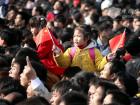 十万市民现场关注马拉松比赛 十万市民现场关注马拉松比赛