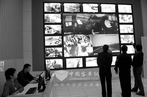9月29日，山东省交通运输集团通过车载摄像头实时监控客车运营状况