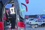 乘客QQ报警 四地联动堵截超载客车