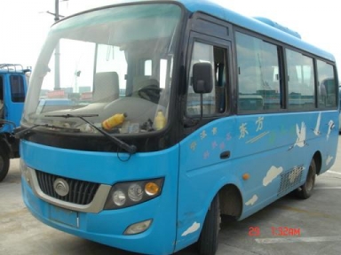 出售宇通19座中巴