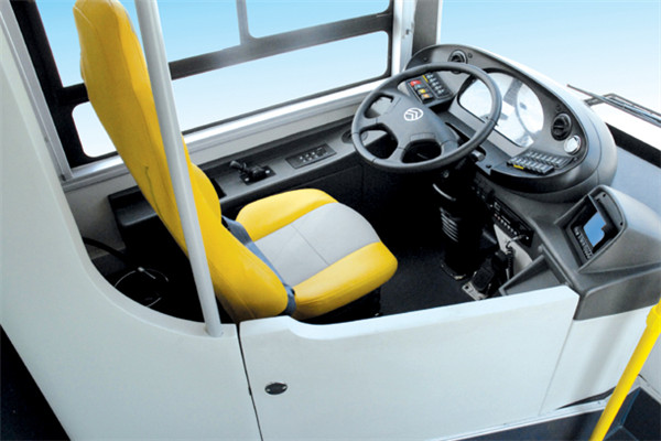 金旅XML6105JHEVL5CN公交车（NG/电混动国五20-36座）
