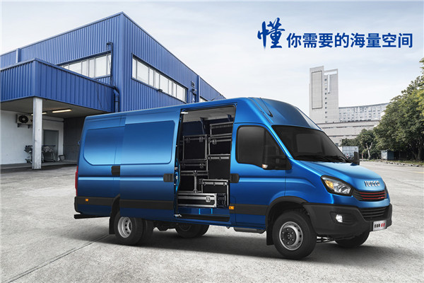 南京依维柯NJ5045XXYEQE厢式运输车（柴油国五3座）